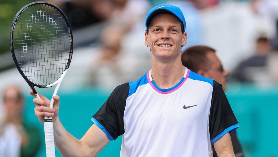 MIAMI GARDENS, FLORIDA - MARCH 29: Jannik Sinner of Italy reacts after his win against Daniil Medvedev during the Men's semifinal on Day 14 of the Miami Open at Hard Rock Stadium on March 29, 2024 in Miami Gardens, Florida.   Brennan Asplen/Getty Images/AFP (Photo by Brennan Asplen / GETTY IMAGES NORTH AMERICA / Getty Images via AFP)