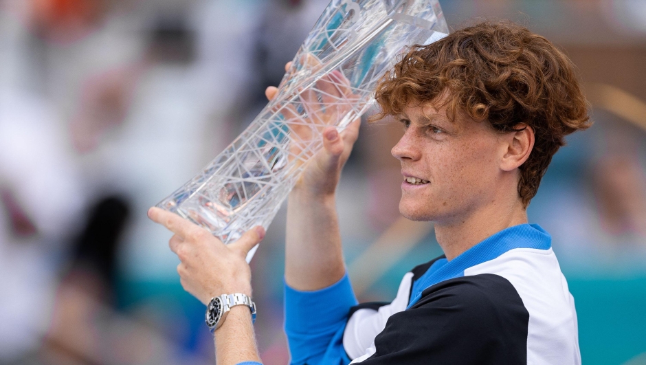 MIAMI GARDENS, FLORIDA - MARCH 31: Jannik Sinner of Italy celebrates with the trophy after defeating Grigor Dimitrov of Bulgaria 6-3, 6-1 in the men's final of the Miami Open at Hard Rock Stadium on March 31, 2024 in Miami Gardens, Florida.   Brennan Asplen/Getty Images/AFP (Photo by Brennan Asplen / GETTY IMAGES NORTH AMERICA / Getty Images via AFP)