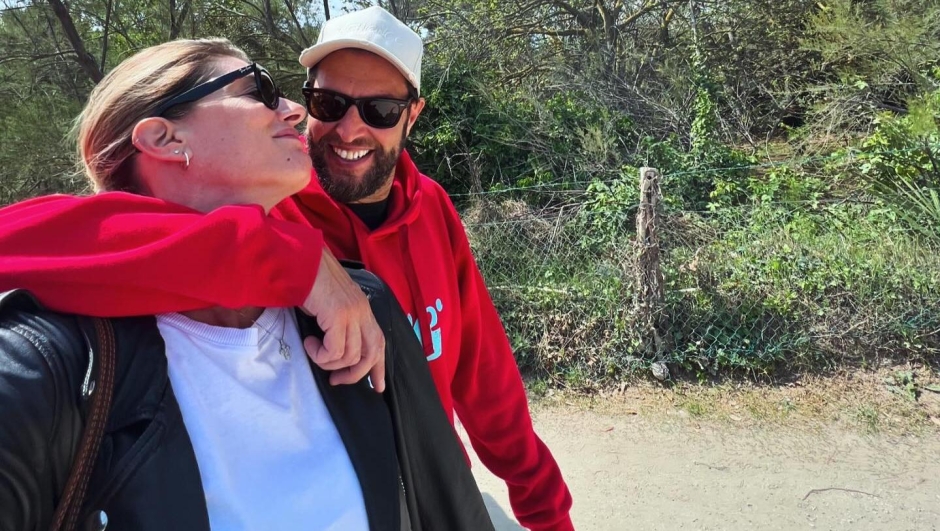 Francesca Piccinini e Cristiano Doni, felici assieme nel bosco
