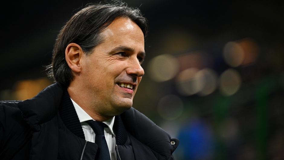 MILAN, ITALY - MARCH 17: Head coach of FC Internazionale Simone Inzaghi looks on during the Serie A TIM match between FC Internazionale and SSC Napoli at Stadio Giuseppe Meazza on March 17, 2024 in Milan, Italy. (Photo by Mattia Ozbot - Inter/Inter via Getty Images)