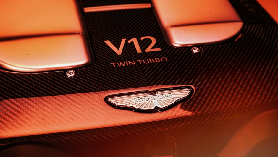 nuovo V12 Aston Martin