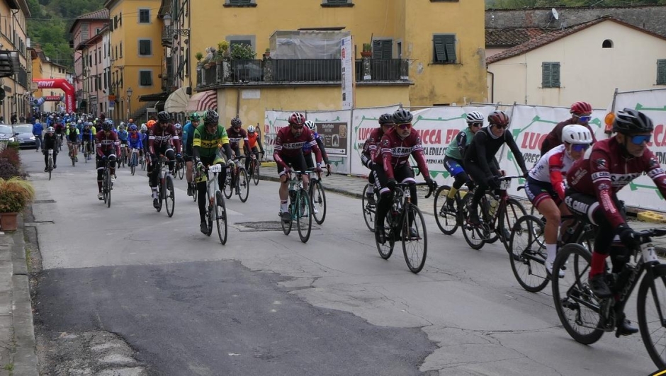 Partenza della Gran fondo del Vento. (Gran fondo del Vento)