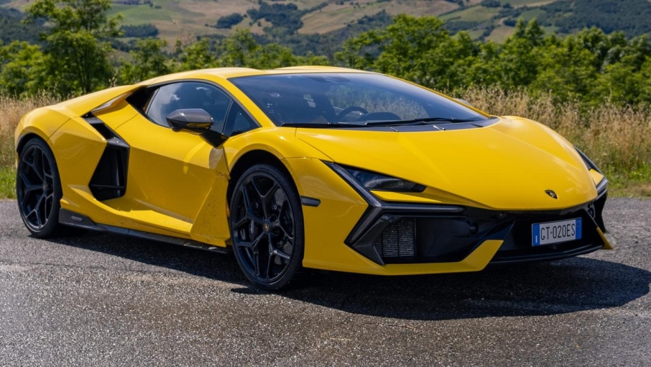 Lamborghini Revuelto prova su strada