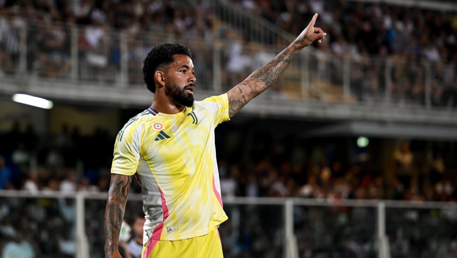 PESCARA, ITALY - AUGUST 3: Douglas Louiz of Juventus during the Juventus FC v Brest  Pre Season Friendly at Stadio Adriatico on August 3, 2024 in Pescara, Italy. (Photo by Daniele Badolato - Juventus FC/Juventus FC via Getty Images)