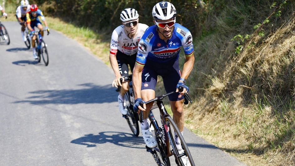 Donostia San Sebastian Klasikoa 2024 - 44th Edition - San Sebastián - San Sebastián 236 km - 10/08/2024 - Julian Alaphilippe (FRA - Soudal - Quick Step) - Marc Hirschi (SUI - UAE Team Emirates) - photo Rafa Gomez/SprintCyclingAgency©2024