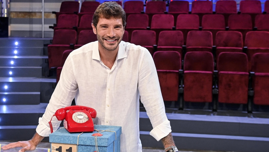 Stefano De Martino durante la presentazione della trasmissione televisiva Affari Tuoi in onda su Rai Uno, Roma, 27 agosto 2024. ANSA/RICCARDO ANTIMIANI