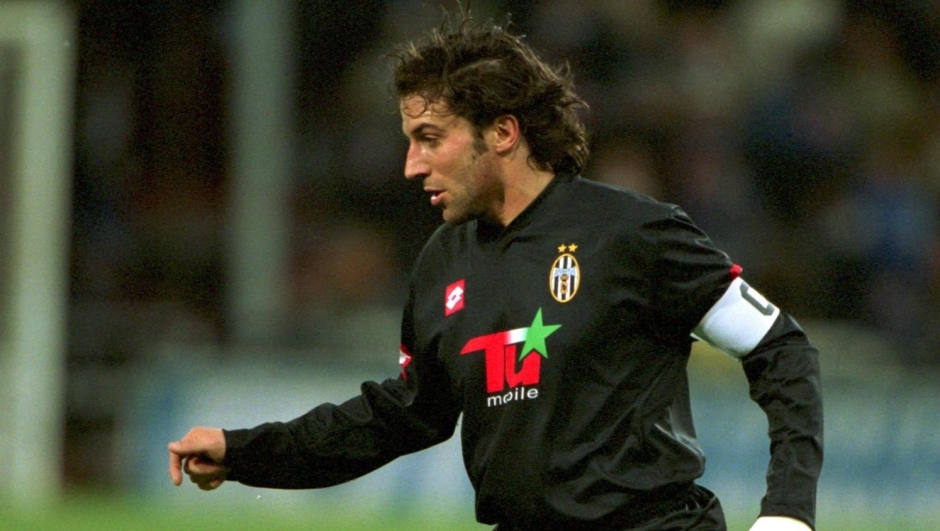 11 Nov 2001:  Alessandro Del Piero of Juventus in action during the Italian Cup match between Sampdoria and Juventus played at the Luigi Ferraris Stadium in Genoa. DIGITAL IMAGE Mandatory Credit: Grazia Neri/ALLSPORT