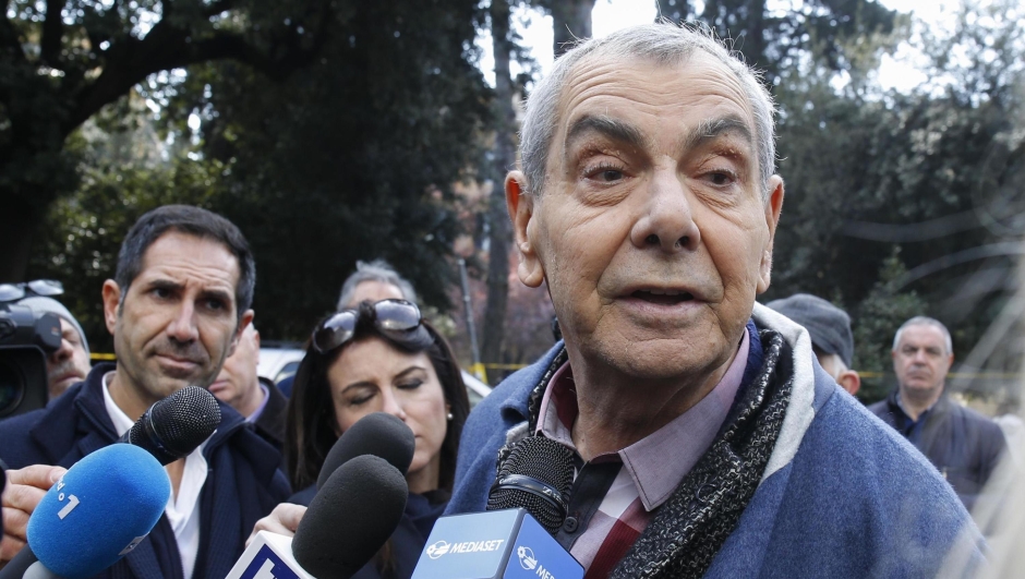 Luca Giurato davanti la sede Rai di viale Mazzini dove Ã¨ allestita la camera ardente per Fabrizio Frizzi. Roma 27 marzo 2018. ANSA/FABIO FRUSTACI