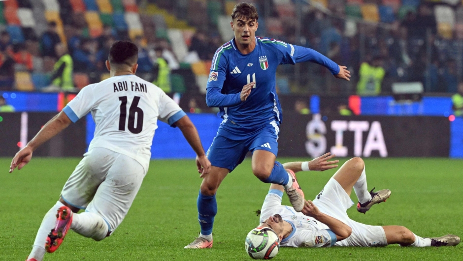 Italy's forward #11 Daniel Maldini (C) fights for the ball with Israel's midfielder #16 Mohammad Abu Fani (L) during the UEFA Nations League, Ligue A Group A2 football match between Italy and Israel at the Friuli stadium in Udine, on October 14, 2024. (Photo by Tiziana FABI / AFP)