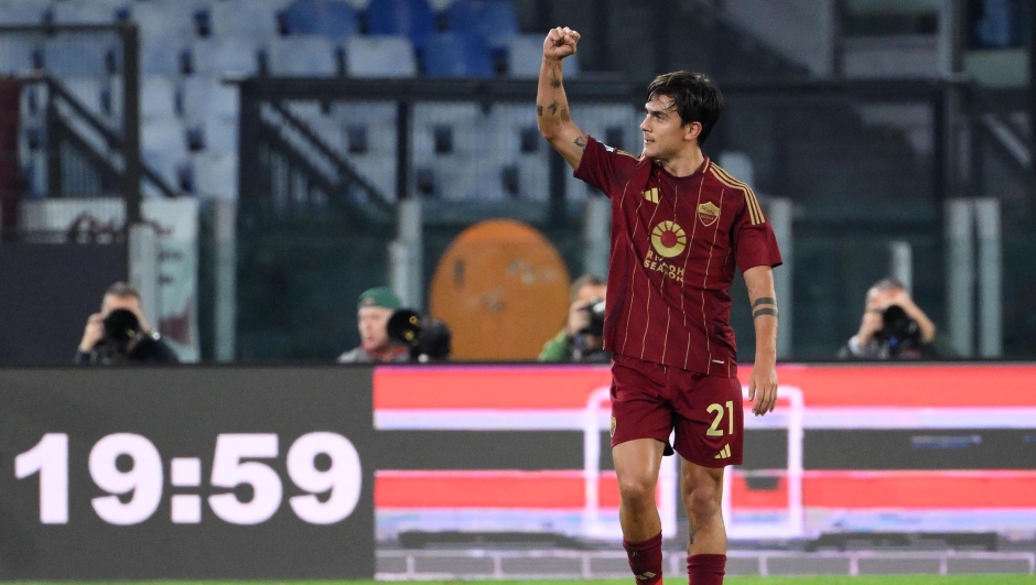 AS Roma's Paulo Dybala celebrates after scoring the 1-0 goal during the Italian Serie A soccer match between AS Roma and FC Torino at the Olimpico stadium in Rome, Italy, 31 October 2024.  ANSA/ETTORE FERRARI