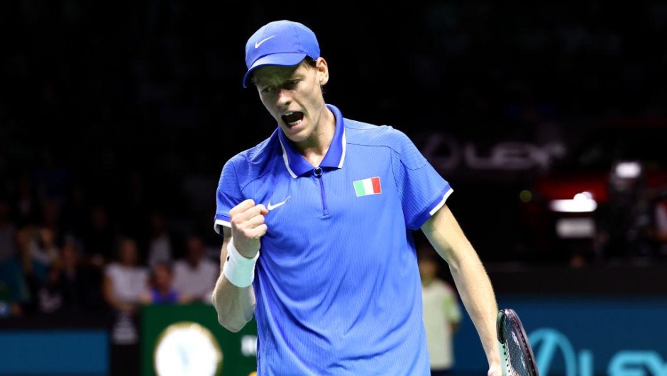 MALAGA, SPAIN - NOVEMBER 23: Jannik Sinner of Team Italy celebrates after winning his single match against Alex de Minaur of Team Australia  in the semifinal tie between Italy and Australia during the Davis Cup Finals  at Palacio de Deportes Jose Maria Martin Carpena on November 23, 2024 in Malaga, Spain.  (Photo by Matt McNulty/Getty Images for ITF)