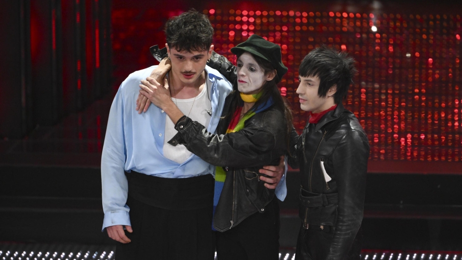 Italian singers Olly (L) and Lucio Corsi (C) on stage at the Ariston theatre during the 75th edition of the Sanremo Italian Song Festival, in Sanremo, Italy, 15 February 2025. The music festival will run from 11 to 15 February 2025.  ANSA/ETTORE FERRARI