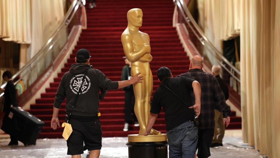 epaselect epa11933857 Workers transport an Oscar statue on the red carpet during preparations for the 97th annual Academy Awards ceremony at the Dolby Theatre at Ovation Hollywood in Los Angeles, California, USA, 01 March 2025. The Oscars will be presented for the outstanding individual or collective efforts in filmmaking on 02 March 2025.  EPA/JOHN G. MABANGLO