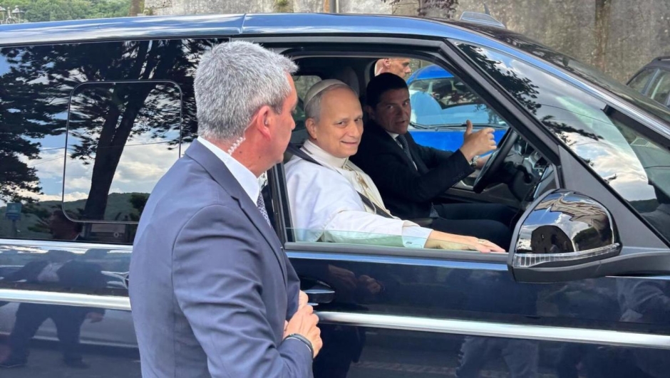 Papa Leone XIV a Genazzano per la sua prima uscita al Santuario della Madre del Buon Consiglio, 10 maggio 2025. /////  Pope Leo XIV in Genazzano (near Rome) for his first outing to the Sanctuary of the Mother of Good Counsel, Italy, 10 May 2025. ANSA/VATICAN MEDIA +++ ANSA PROVIDES ACCESS TO THIS HANDOUT PHOTO TO BE USED SOLELY TO ILLUSTRATE NEWS REPORTING OR COMMENTARY ON THE FACTS OR EVENTS DEPICTED IN THIS IMAGE; NO ARCHIVING; NO LICENSING +++ NPK +++