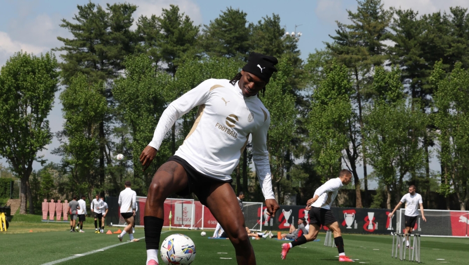 Rafael Leao of AC Milan in action during a AC Milan training session at Milanello on May 11, 2025 in Cairate, Italy. (Photo by Claudio Villa/AC Milan via Getty Images)