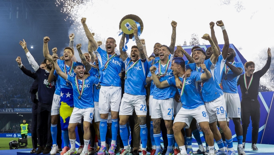 SSC Napoli lifts the Scudetto for the fourth time in its history after the Serie A soccer match between Napoli and Cagliari at the Diego Armando Maradona Stadium in Naples, southern italy -Friday , May 23 , 2025. Sport - Soccer . (Photo by Antonio Balasco/LaPresse)