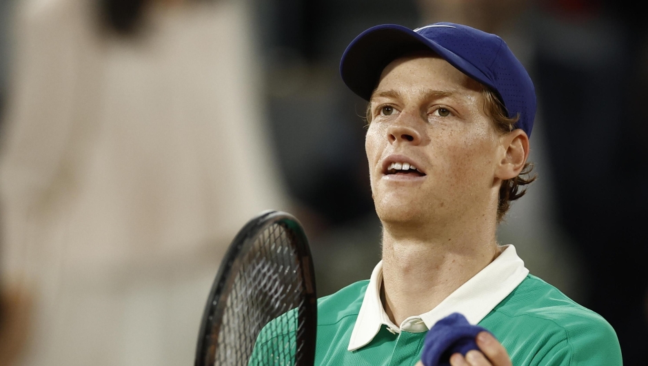 epa12151635 Jannik Sinner of Italy celebrates winning his Men's 4th round match against Andrey Rublev of Russia at the French Open Grand Slam tennis tournament at Roland Garros in Paris, France, 02 June 2025. EPA/YOAN VALAT