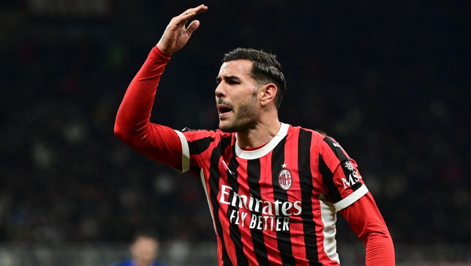 AC Milan's French defender #19 Theo Hernandez reacts during the Italian Serie A football match between AC Milan and Inter at San Siro stadium in Milan, on February 2, 2025. (Photo by PIERO CRUCIATTI / AFP)