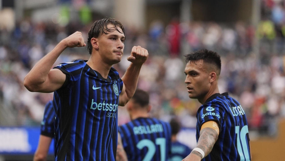 Inter Milan's Francesco Pio Esposito celebrates after scoring the game's first goal during the Club World Cup Group E soccer match between Inter Milan and River Plate in Seattle, Wednesday, June 25, 2025. (AP Photo/Lindsey Wasson)