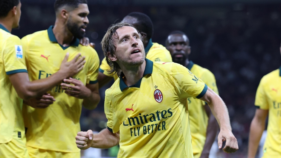    Luka Modric of AC Milan celebrates after scoring the goal during the Serie A match between AC Milan and Bologna FC 1909 at Giuseppe Meazza Stadium on September 14, 2025 in Milan, Italy. (Photo by Claudio Villa/AC Milan via Getty Images)
