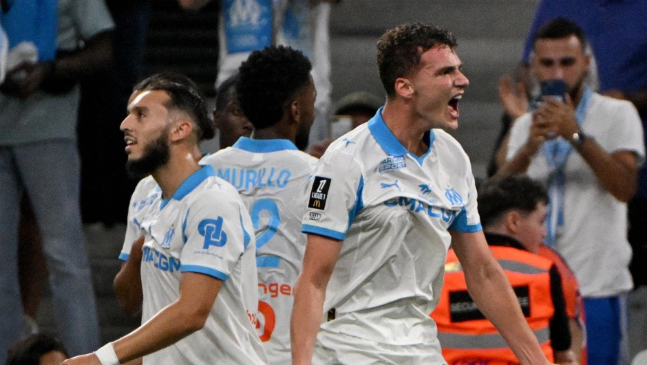 Marseille's French defender #28 Benjamin Pavard celebrates scoring his team's second goal during the French L1 football match between Olympique de Marseille (OM) and FC Lorient at the Stade Velodrome in Marseille, southern France on September 12, 2025. (Photo by Christophe Simon / AFP)