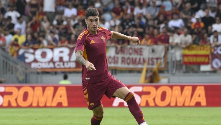 Roma’s Matias Soule' during the pre-season friendly match AS Roma vs Neom SC at the Frosinone Benito Stirpe stadium, Italy - Saturday, August 16, 2025 - Sport Soccer ( Photo by Fabrizio Corradetti/LaPresse )