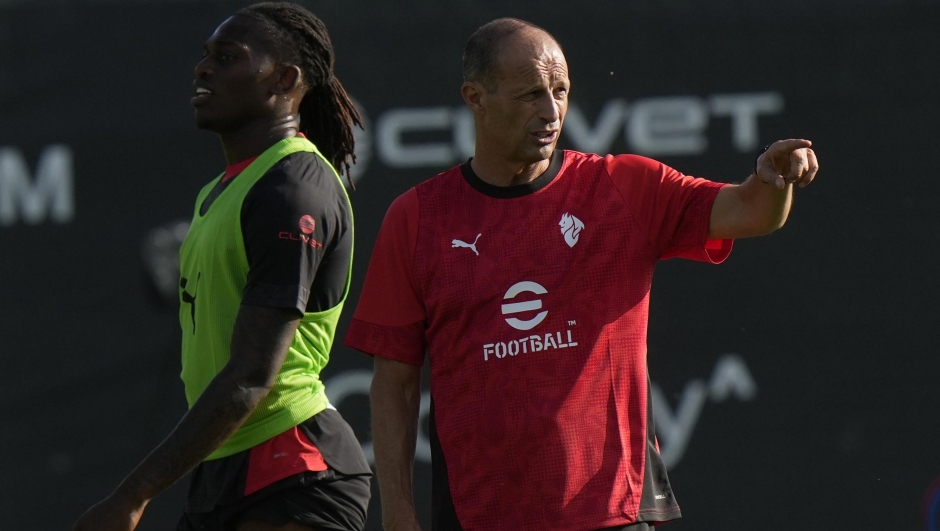 New AC Milan coach Massimiliano Allegri leads a training session flanked by Rafael Leao at AC Milan's headquarter, in Carnago, Italy, Monday, July 7, 2025. (AP Photo/Luca Bruno)