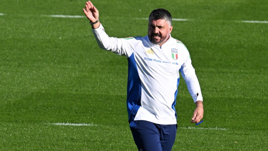 Gennaro Gattuso Ct della Nazionale Italiana di Calcio durante lÂ?allenamento della Nazionale Italiana di Calcio a Coverciano in attesa della partita tra Italia ed Estonia per le qualificazioni dei Mondiali di Calcio nel 2026 Coverciano Firenze Italia , 07 Ottobre 2025 ANSA/CLAUDIO GIOVANNINI