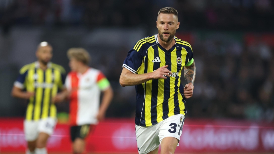 Milan Skriniar of Fenerbahce in action during the UEFA Champions League Third Qualifying Round First Leg match between Feyenoord and Fenerbahce at Feyenoord Stadium on August 06, 2025 in Rotterdam, Netherlands. (Photo by Dean Mouhtaropoulos/Getty Images)