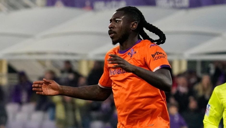 Fiorentina's Moise Kean celebrates after scoring the goal of 1-1 during the Serie A soccer match between Fiorentina and Verona at the Artemio Franchi stadium in Florence, center of Italy - Sunday, December 14, 2025. Sport - Soccer (Photo by Marco Bucco/La Presse)
