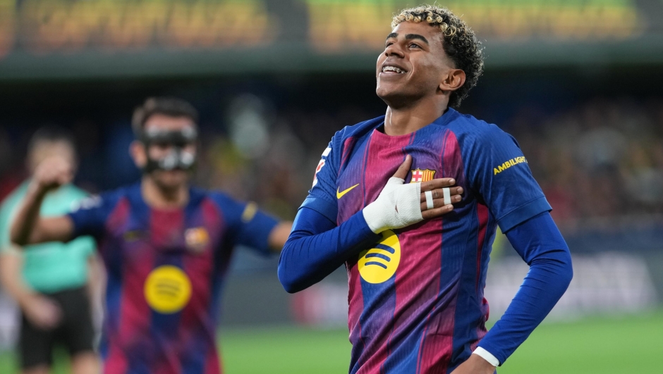 Barcelona's Lamine Yamal, right, celebrates after scoring his side's second goal during the Spanish La Liga soccer match between Villarreal and Barcelona in Villarreal, Spain, Sunday, Dec. 21, 2025. (AP Photo/Alberto Saiz)