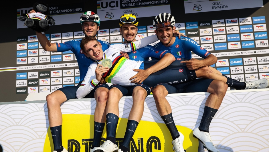2025 UCI Road World Championships Kigali Rwanda - Men U23 Road Race - Kigali - Kigali 164,6 km - 26/09/2025 - Pietro Mattio (Italy) - Alessandro Borgo (Italy) - Lorenzo Mark Finn (Italy) - Simone Gualdi (Italy) - photo Luca Bettini/SprintCyclingAgency©2025
