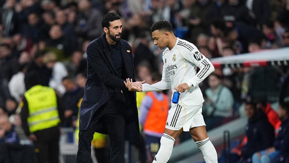  Alvaro Arbeloa, Head Coach of Real Madrid, congratulates Kylian Mbappe of Real Madrid for scoring the teams first goal during the LaLiga EA Sports match between Real Madrid CF and Levante UD at Estadio Santiago Bernabeu on January 17, 2026 in Madrid, Spain. (Photo by Angel Martinez/Getty Images)
