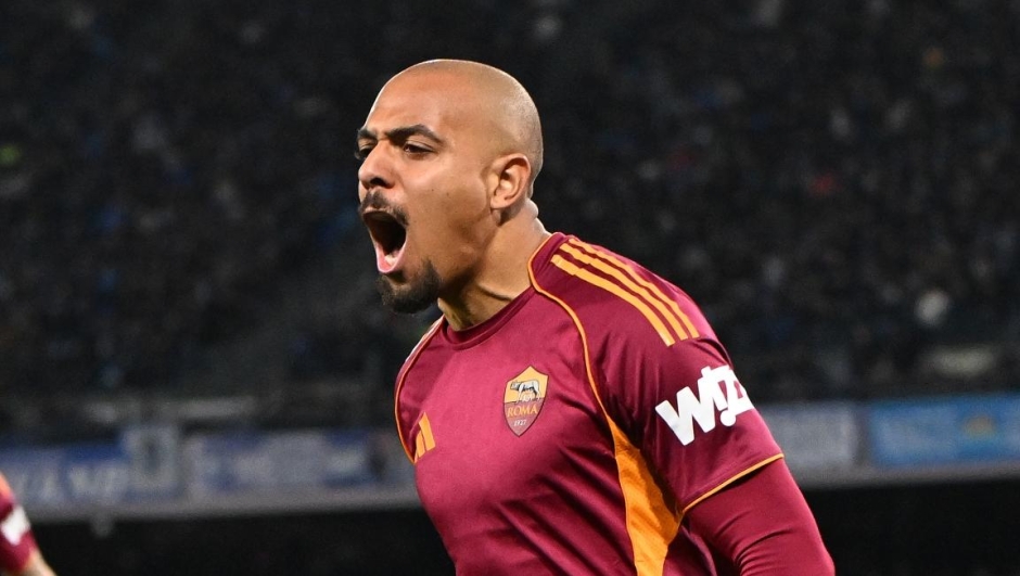  Donyell Malen of AS Roma celebrates after scoring his side second goal during the Serie A match between SSC Napoli and AS Roma at Stadio Diego Armando Maradona on February 15, 2026 in Naples, Italy. (Photo by Francesco Pecoraro/Getty Images)