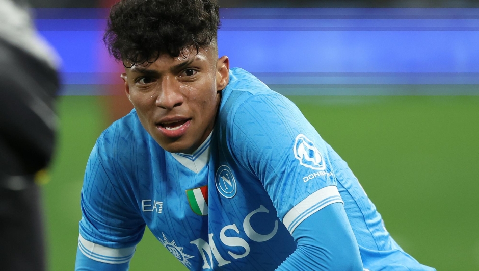 NAPLES, ITALY - FEBRUARY 15: Alisson Santos of SSC Napoli celebrates after scoring his side second goal during the Serie A match between SSC Napoli and AS Roma at Stadio Diego Armando Maradona on February 15, 2026 in Naples, Italy. (Photo by Francesco Pecoraro/Getty Images)