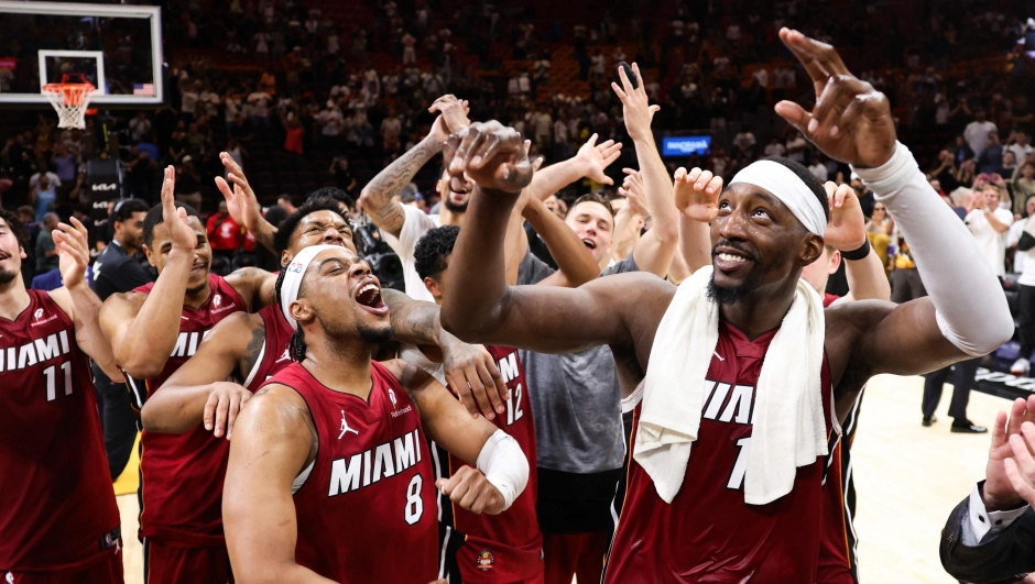  Bam Adebayo #13 of the Miami Heat celebrates with teammates after a 150-129 win against the Washington Wizards at Kaseya Center on March 10, 2026 in Miami, Florida. Adebayo passed Kobe Bryant for the second most points scored in an NBA game with 83. NOTE TO USER: User expressly acknowledges and agrees that, by downloading and or using this photograph, User is consenting to the terms and conditions of the Getty Images License Agreement.   Megan Briggs/Getty Images/AFP (Photo by Megan Briggs / GETTY IMAGES NORTH AMERICA / Getty Images via AFP)