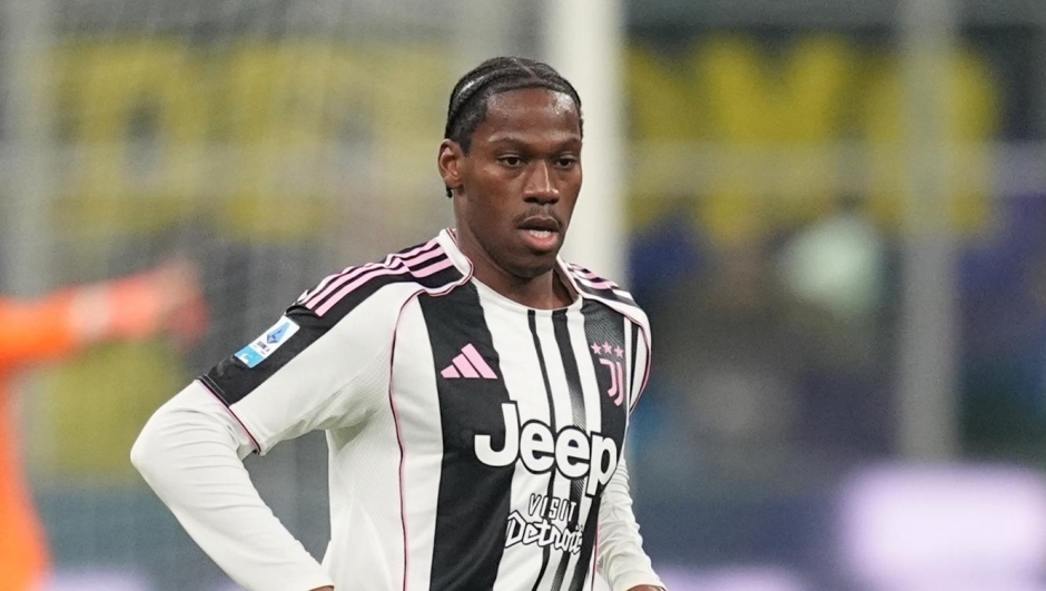 Juventusâ Jonathan David during the Serie A soccer match between Inter and Juventus at the San Siro  Stadium in Milan , north Italy - Saturday , February  14 , 2025. Sport - Soccer . (Photo by Spada/LaPresse)