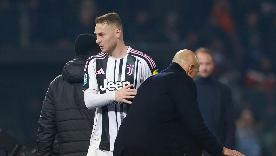  Teun Koopmeiners and Head coach Luciano Spalletti manager of Juventus FC reacts during the Serie A match between Pisa SC and Juventus FC at Arena Garibaldi on December 27, 2025 in Pisa, Italy. (Photo by Gabriele Maltinti/Getty Images)