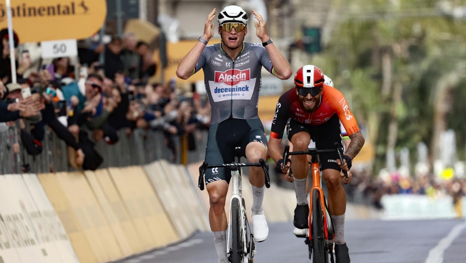 Milano Sanremo 2025 - 116th Edition - Pavia - Sanremo 289km - 22/03/2025 - Mathieu Van Der Poel (NED - Alpecin - Deceuninck) - photo Luca Bettini/SprintCyclingAgency©2025 - Arrivo Sanremo_Milano Sanremo 2025 - fotografo: Bettini