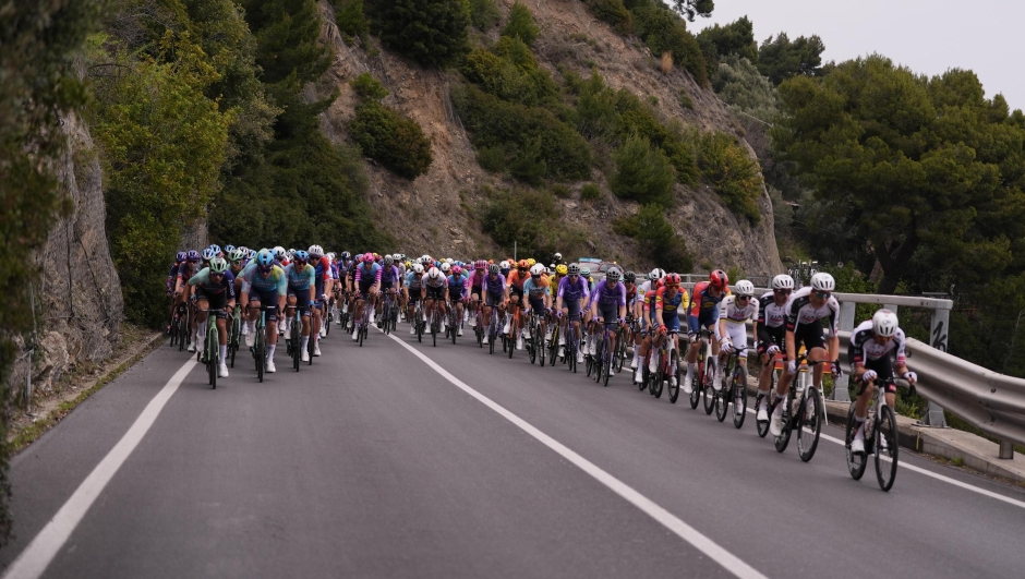 The race during the men's elite race of the Milano-Sanremo one day cycling race (298 km) from Pavia to Sanremo - North West Italy - March 20, 2026. Sport - cycling . (Photo by Fabio Ferrari/LaPresse)