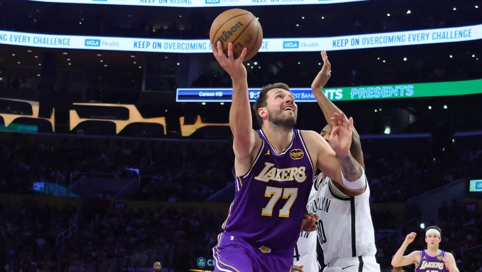  Luka Doncic #77 of the Los Angeles Lakers goes up for a layup while being defended by Ochai Agbaji # 30 of the Brooklyn Nets during the second half of an NBA game at Crypto.com Arena on March 27, 2026 in Los Angeles, California. NOTE TO USER: User expressly acknowledges and agrees that, by downloading and or using this photograph, User is consenting to the terms and conditions of the Getty Images License Agreement.   Kevin Terrell/Getty Images/AFP (Photo by Kevin Terrell / GETTY IMAGES NORTH AMERICA / Getty Images via AFP)