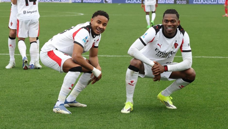   Rafael Leao of AC Milan celebrates with Cristopher Nkunku after scoring the goal during the Serie A match between US Cremonese and AC Milan at Stadio Giovanni Zini on March 01, 2026 in Cremona, Italy. (Photo by Claudio Villa/AC Milan via Getty Images)