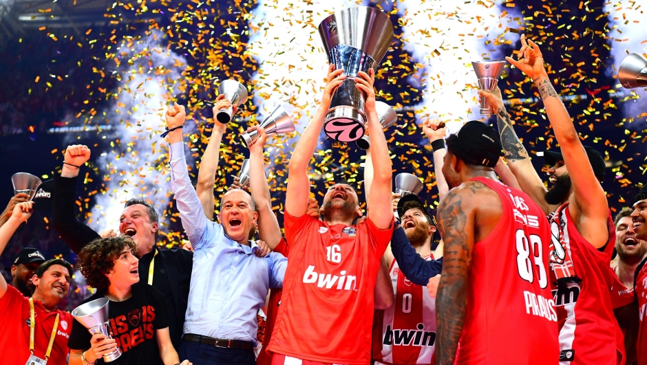  Kostas Papanikolau, #16 of Olympiacos Piraeus lift the Euroleague Champion Trophy at the end of 2026 EuroLeague Championship Game Olympiacos Piraeus vs Real Madrid at Telekom Center Athens on May 24, 2026 in Athens, Greece. (Photo by Luca Sgamellotti/Euroleague Basketball via Getty Images)
