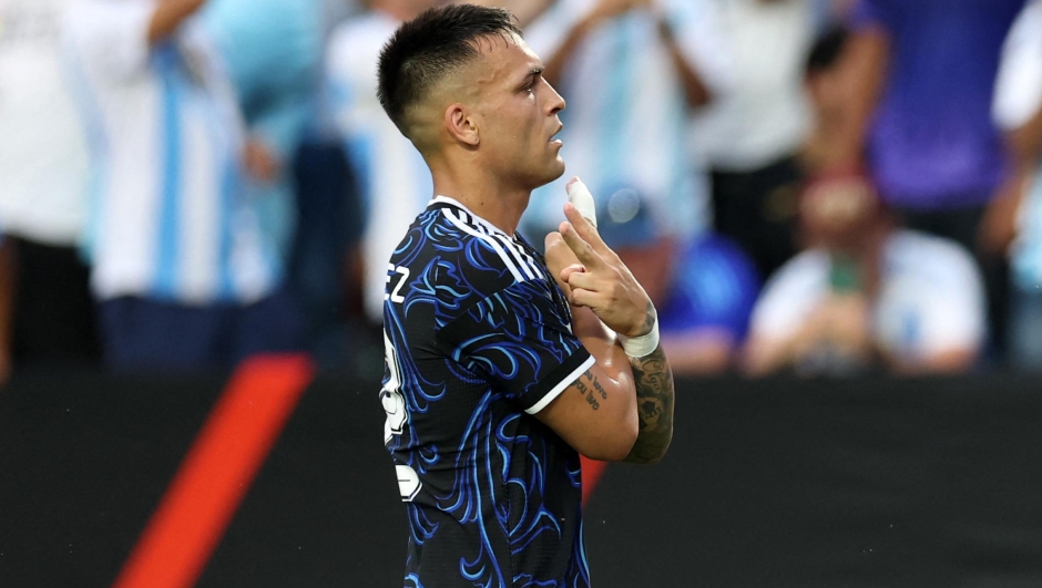  Lautaro Martinez of Argentina celebrates scoring his team's first goal from the penalty spot during the international friendly match between Argentina and Honduras at Kyle Field on June 06, 2026 in College Station, Texas.   Tim Warner/Getty Images/AFP (Photo by Tim Warner / GETTY IMAGES NORTH AMERICA / Getty Images via AFP)