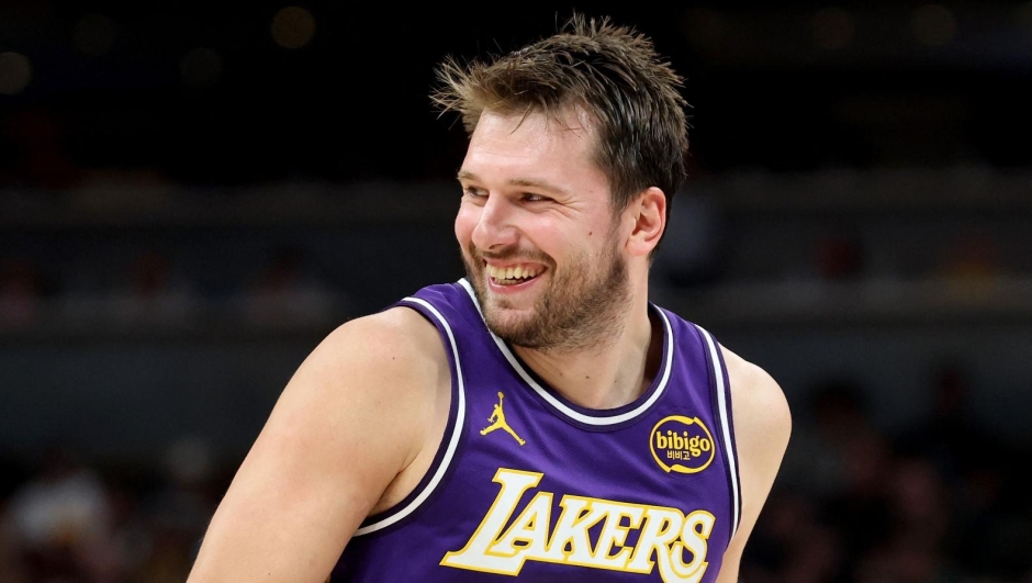  Luka Doncic #77 of the Los Angeles Lakers celebrates after a basket against the Indiana Pacers at Gainbridge Fieldhouse on March 25, 2026 in Indianapolis, Indiana. NOTE TO USER: User expressly acknowledges and agrees that, by downloading and or using this photograph, User is consenting to the terms and conditions of the Getty Images License Agreement   Andy Lyons/Getty Images/AFP (Photo by ANDY LYONS / GETTY IMAGES NORTH AMERICA / Getty Images via AFP)