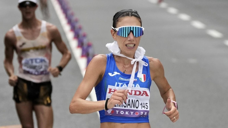 Italy's Antonella Palmisano, the silver medalist, competes in the women's 35 kilometers race walk at the World Athletics Championships in Tokyo, Saturday, Sept. 13, 2025. (AP Photo/Eugene Hoshiko)