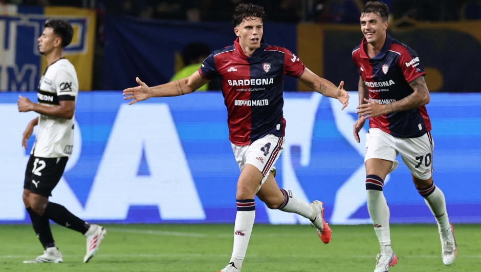  Alessandro Romano of Cagliari Calcio celebrates after scoring his team's first goal during the Serie A match between Parma Calcio and Cagliari Calcio at Stadio Ennio Tardini on August 22, 2026 in Parma, Italy. (Photo by Luca Amedeo Bizzarri/Getty Images)