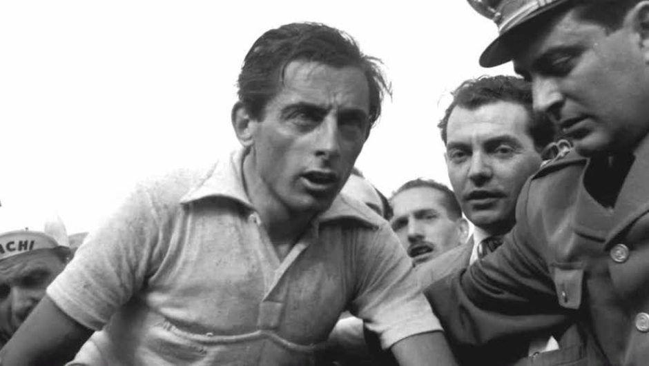 La voce di Fausto Coppi incisa sul 45 giri uscito nel 1980 per iniziativa della Gazzetta e della Rai. In questa prima parte il racconto del giornalista Claudio Ferretti sulle emozioni del Campionissimo sul Tour del 1949, sulla Parigi-Roubaix dello stesso anno e sul Mondiale conquistato a Lugano nel 1953.