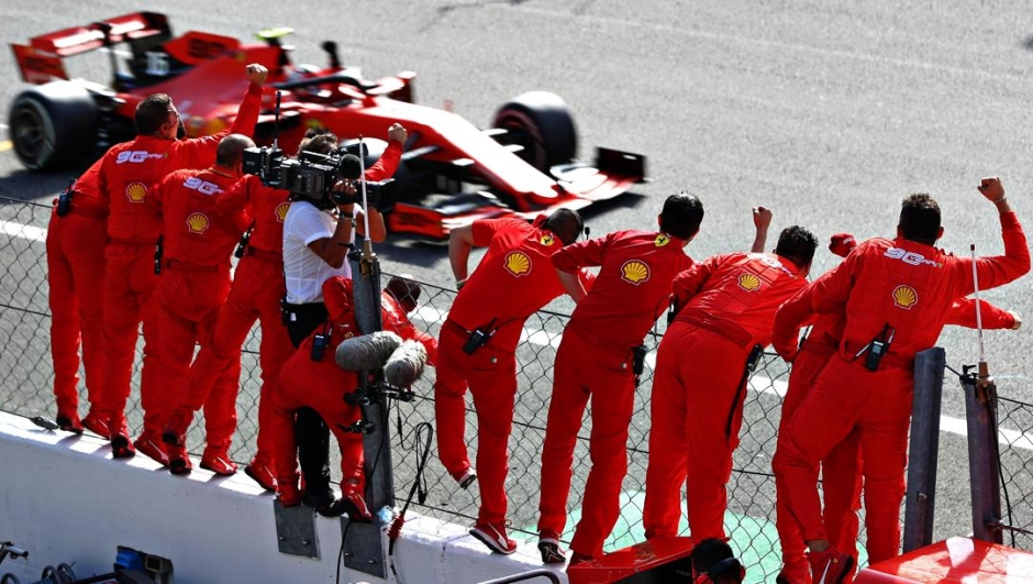 La Ferrari di Charles Leclerc taglia per prima il traguardo dell’ultimo GP Italia a Monza, settembre 2019. GETTY