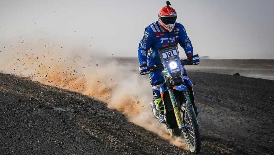 La Yamaha di Alessandro Botturi, 44 anni, in azione durante l’Africa Eco Race 2020